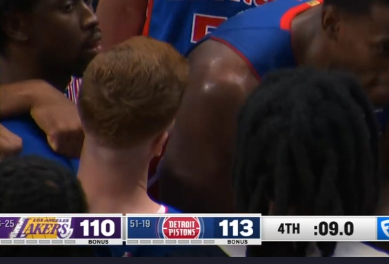 东契奇最后中投没有进 还有9秒落后3分 看看湖人最后一投谁来湖人vs活塞