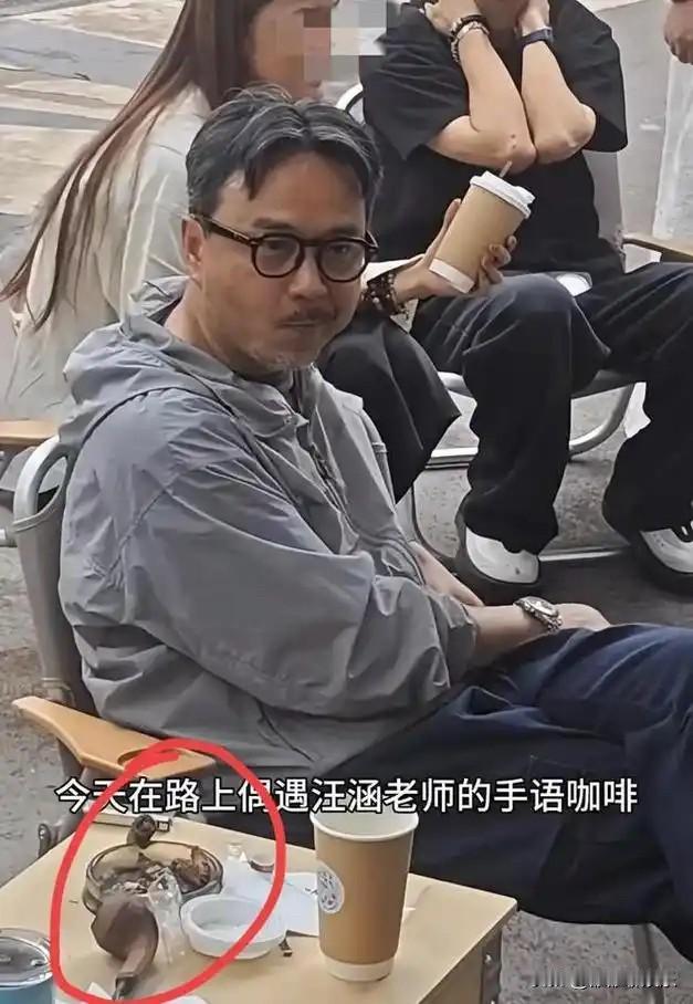 原来汪涵的情史这么丰富，本以为他是个文人，对情感比较专一，但恰恰相反。
 
汪涵