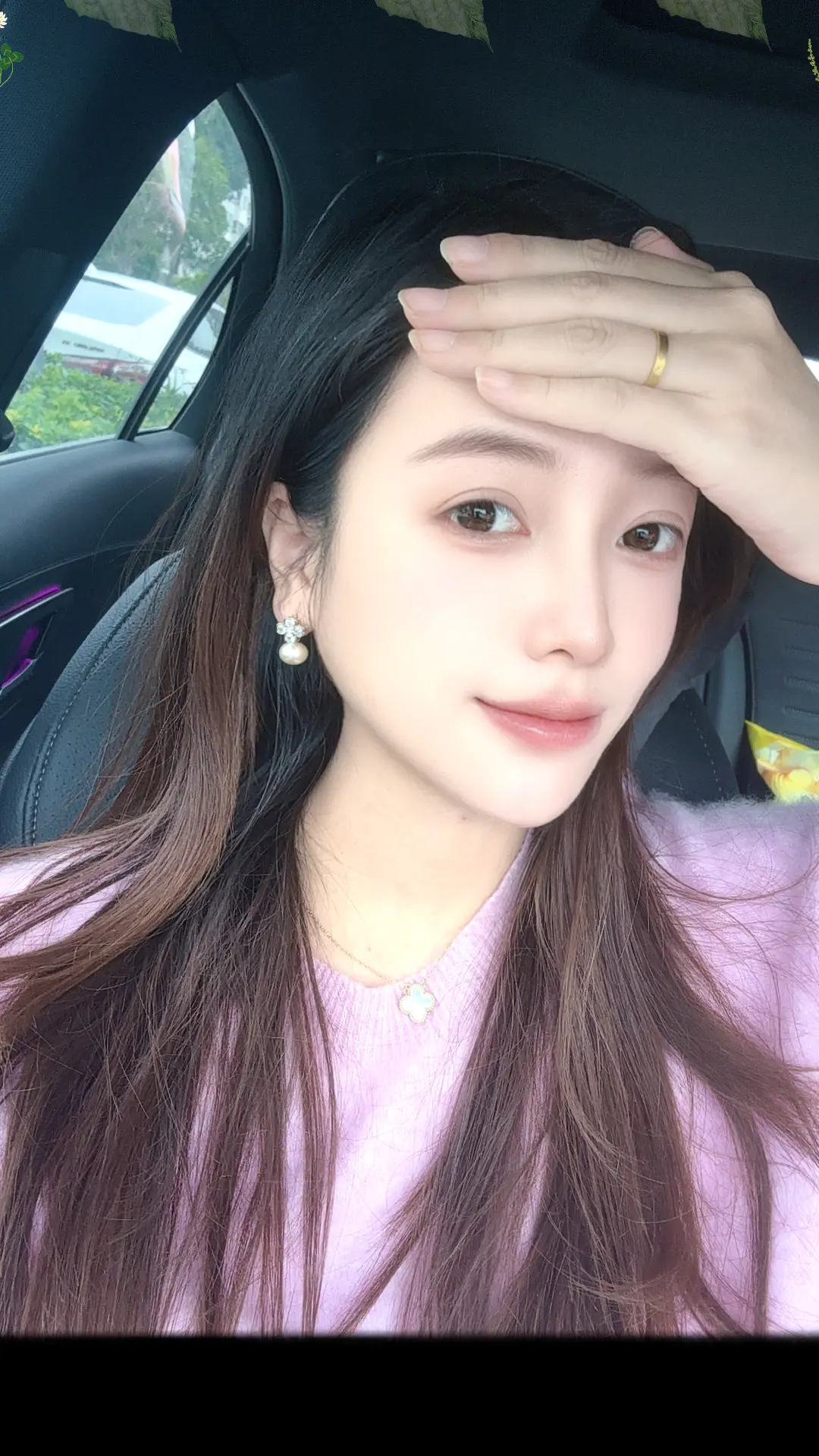 满喜欢去商场买饰品的。😂。买耳钉太开心🥳
