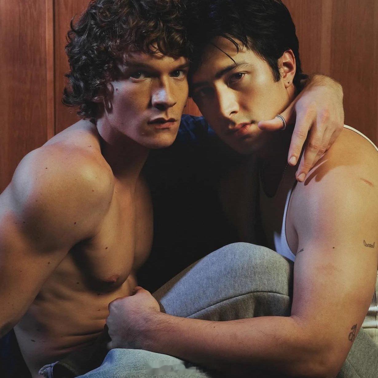 大火热剧<Heated Rivalry>中的主演Hudson Williams和