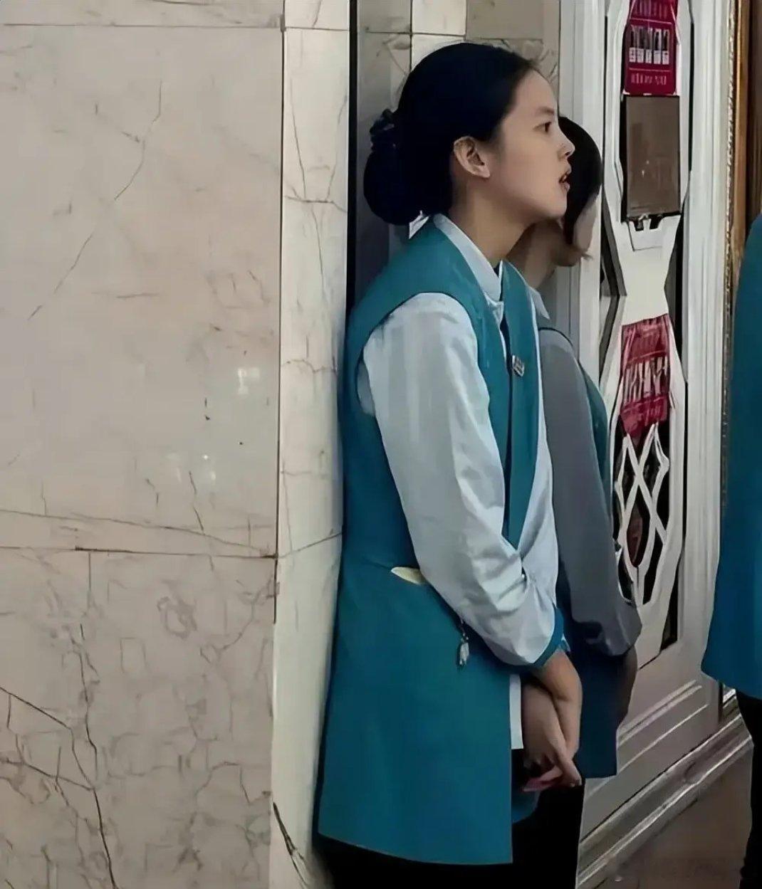 那时候谁能想到，这个女服务员，日后能成为大明星！ 