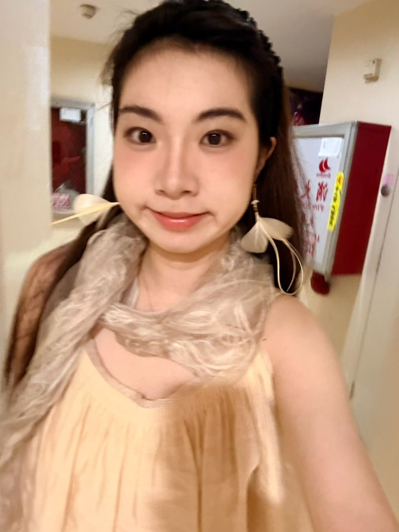 加班简直就是我的自拍时间….一要加班的周末 只剩下我的自拍🤳 