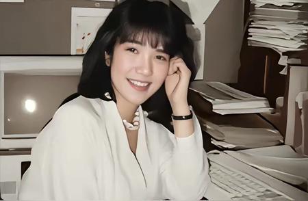 日本首相高市早苗的26岁，那时候她在美国工作，后来回日本成为电台当主持人，可以看