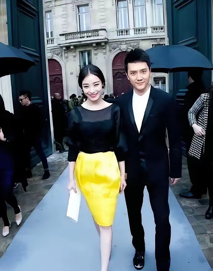 他俩那个时候应该是真爱，身体语言骗不了人，就看两人自然的依偎在一起，冯绍峰倪妮男