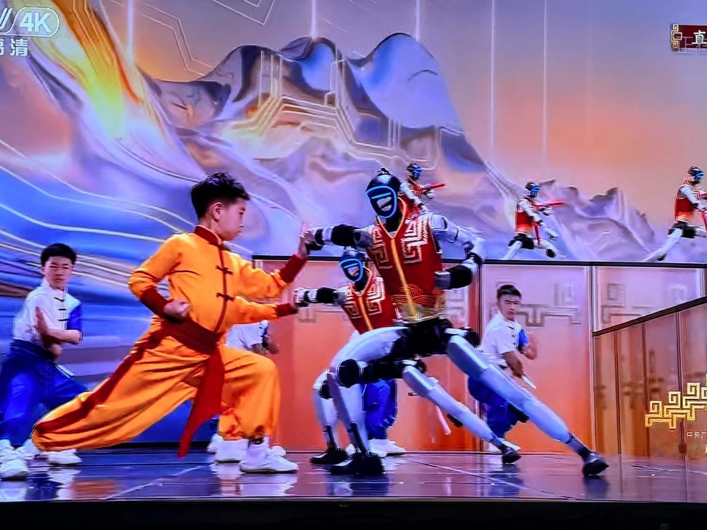 春晚机器人全面入侵春晚春晚的机器人确实是“霸屏”级别的存在感，因为它们不再是单纯