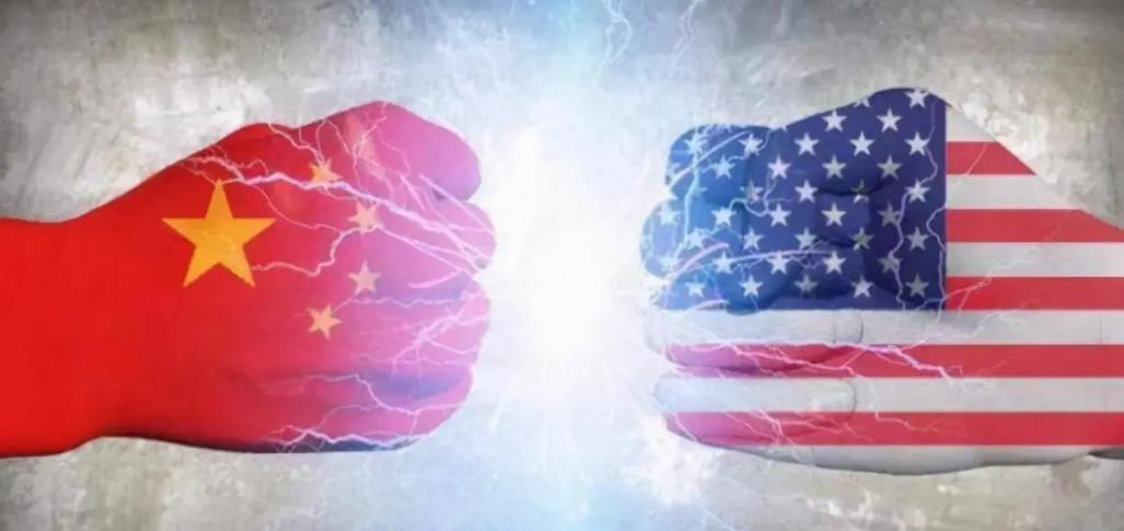眼下，全世界都在看中美谁先撑不住。现在是中国有货卖不出，急着赚钱，美国是有钱买不