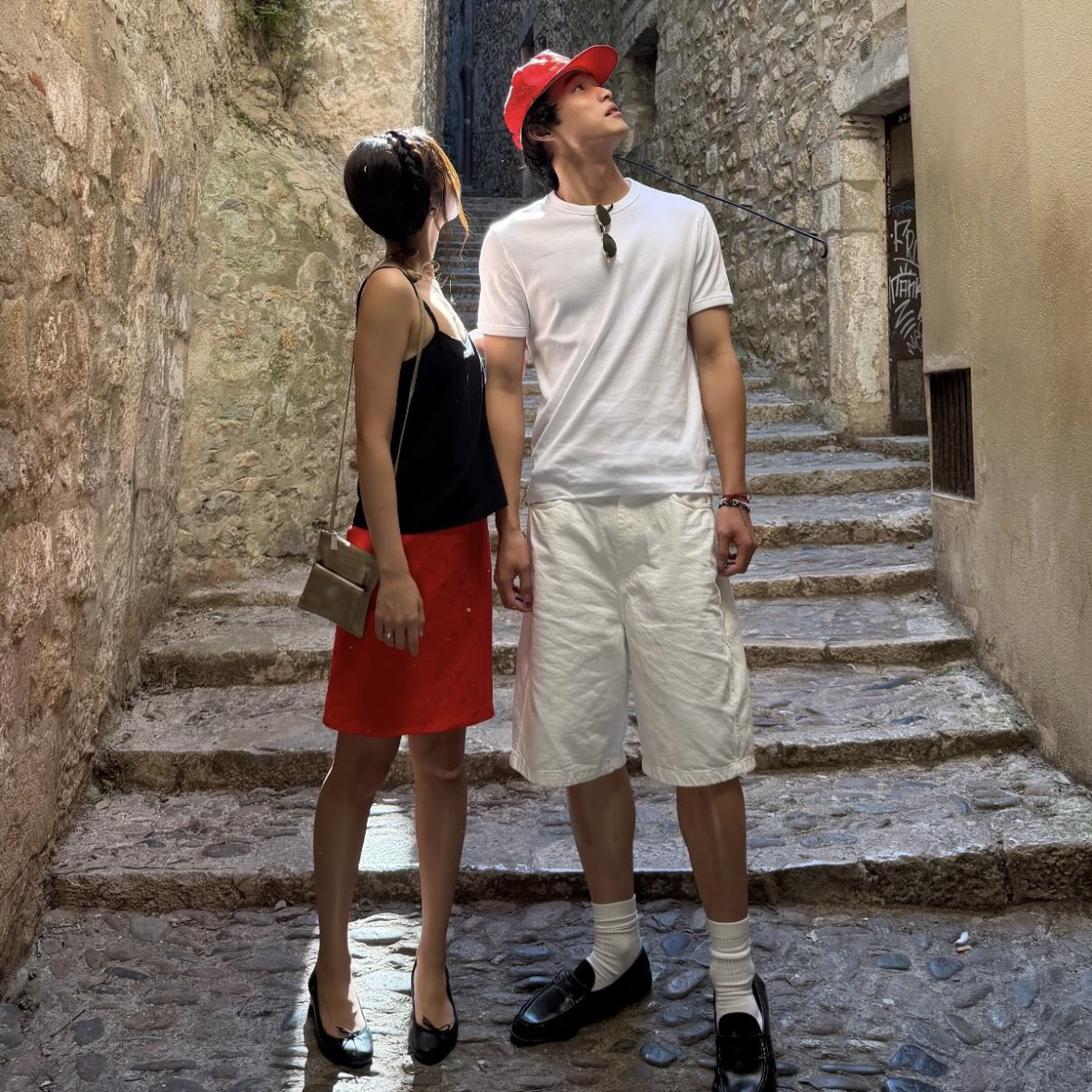 等待妮妮的MV！！！！！！！！！ 