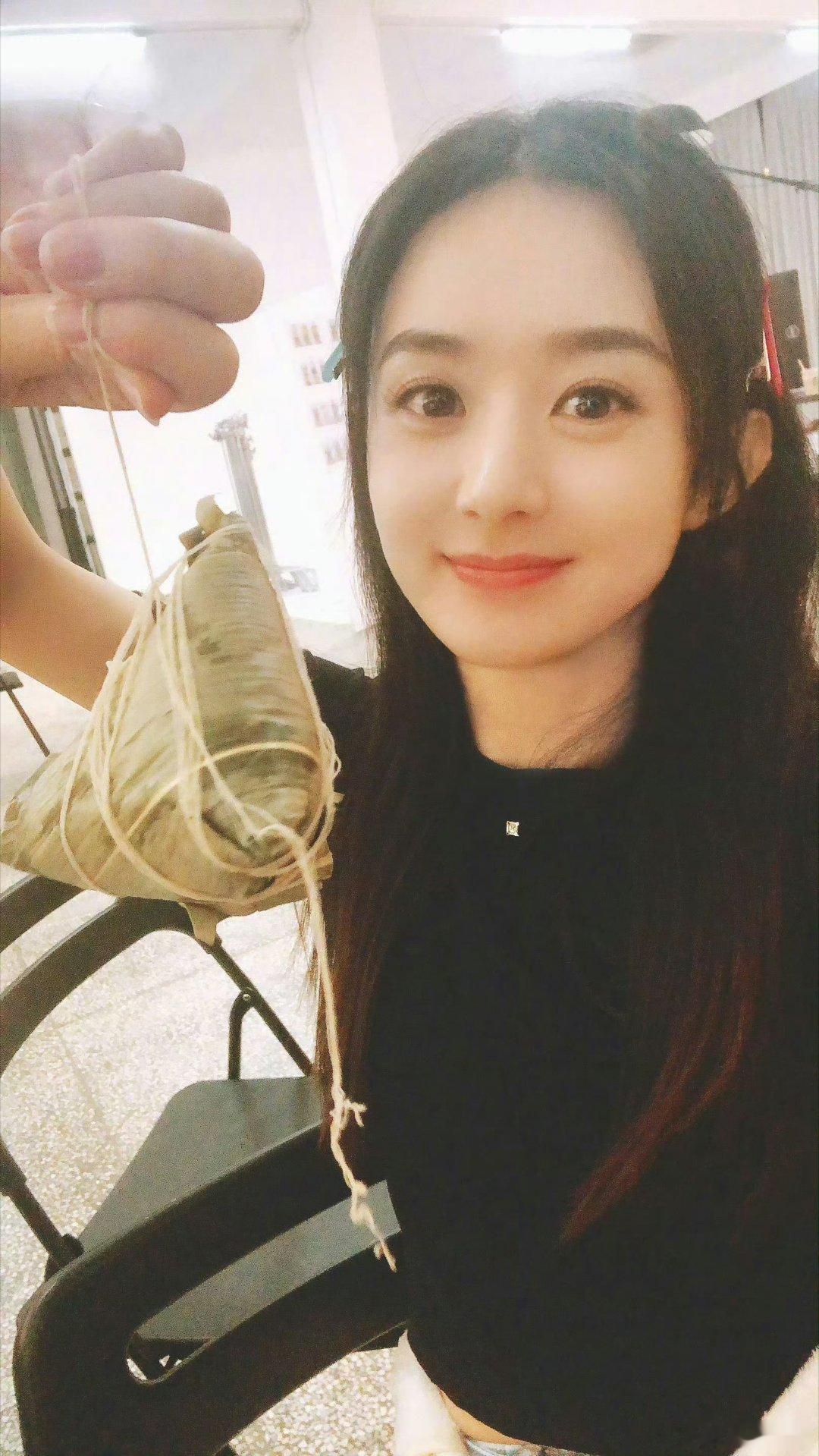 晚上你们吃的都是正餐，还是随便糊弄一下端午？赵丽颖