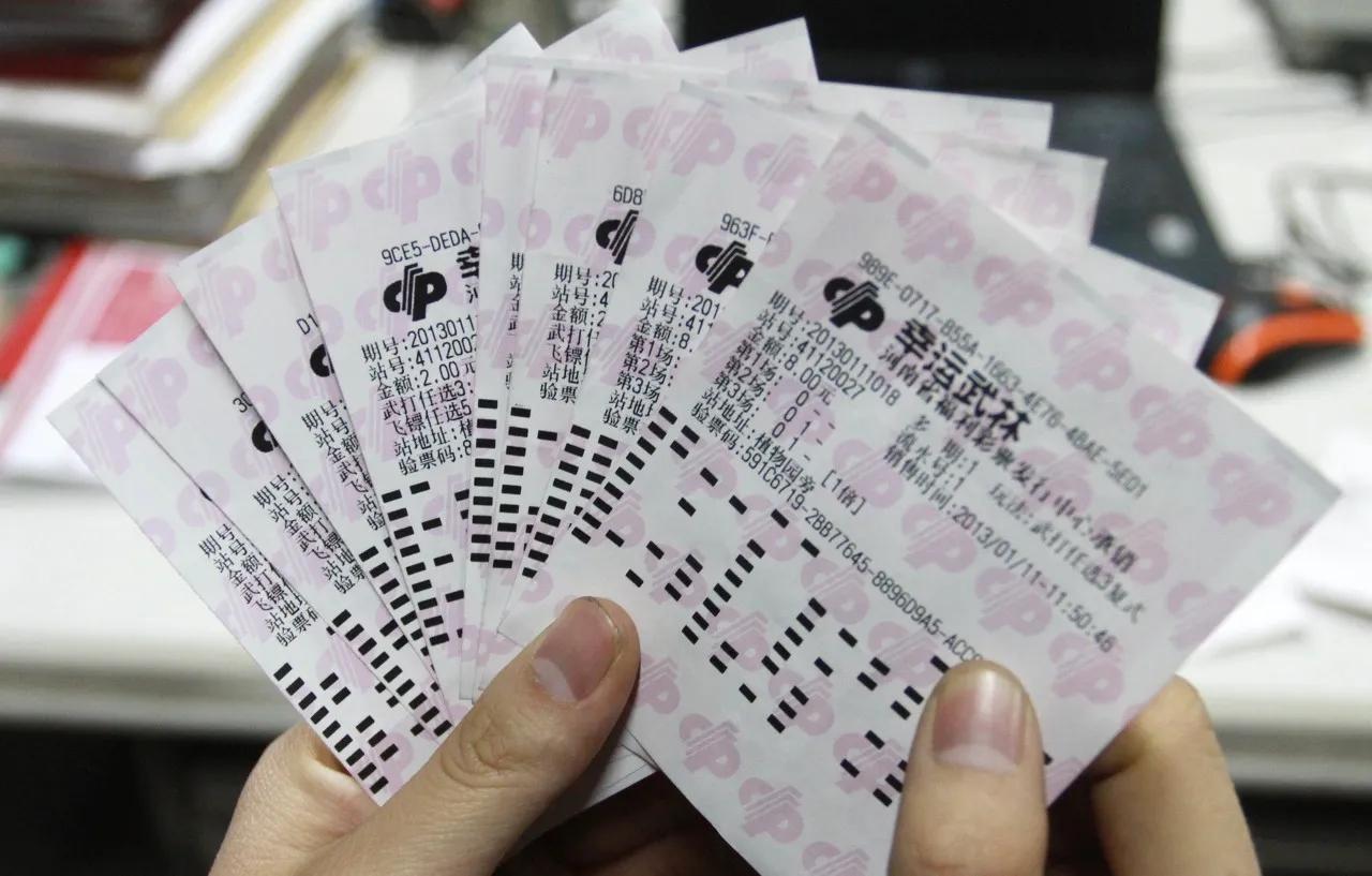 刷到一个新闻

浙江一马哥中635万！

扣完20%税，到手508万！转头捐了5