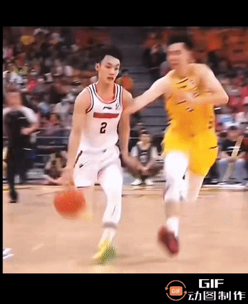 徐杰：你们都别过来啊！
这待遇一般人享受不了。