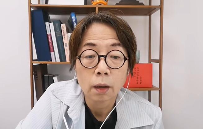 “以和平回避统一的都是台独！”7 月 1 日黄智贤在节目里声称，蓝绿两边都期盼两