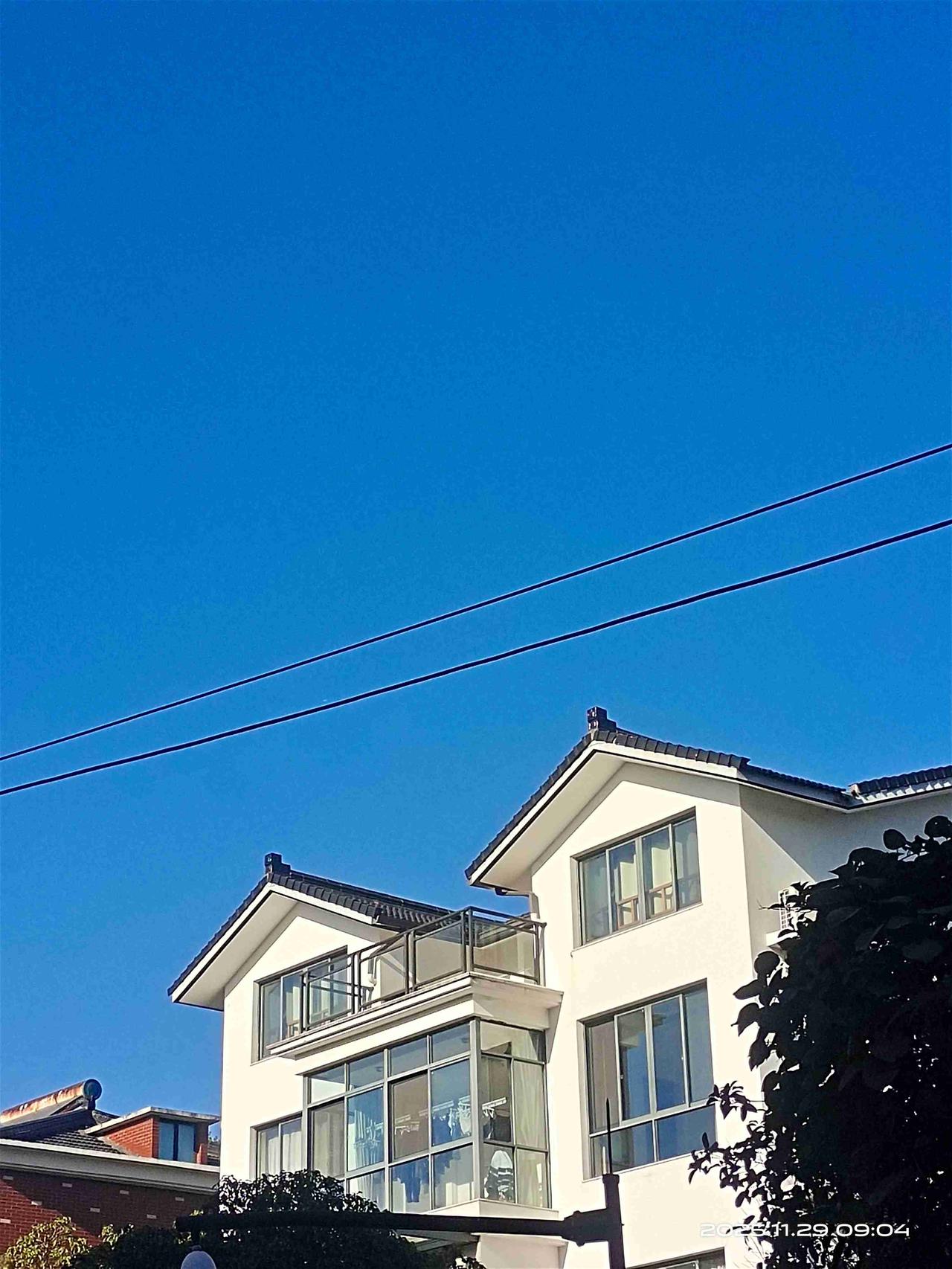 我的今日状态：😁轻松愉快
我这里的天气：☀️晴天秋日生活记录 今天也很幸福的