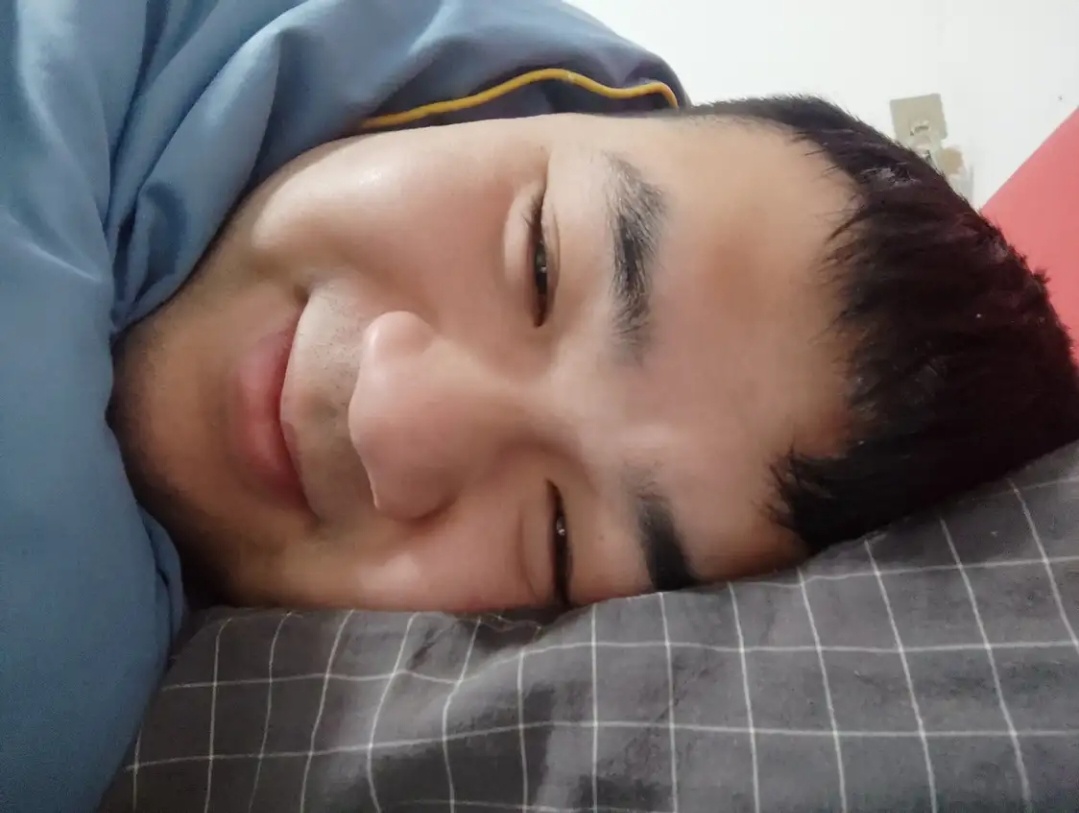 上班是法务下班是偷车厘子惯犯这个我知道，我在电影里有见过，有些人不是买不起，就喜