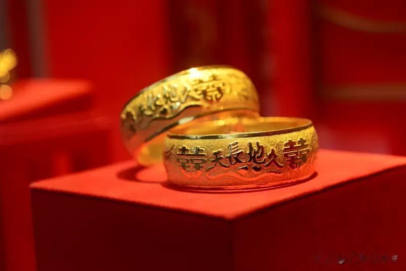 现代婚姻，结婚和离婚都是自由的，不存在人身依附，不应该只由某一方承担责任。权利和