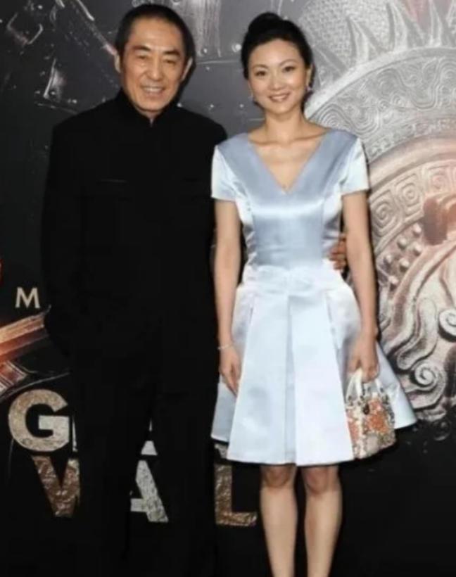 1999年，18岁的陈婷发现自己有了49岁张艺谋的孩子。陈婷打电话问张艺谋怎么办