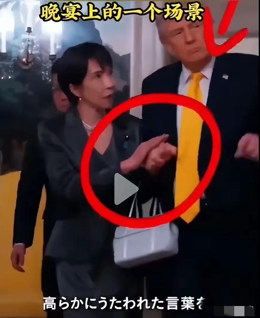 日本网民愤怒了！
有日本网民这样说，“我们日本的首相竟然在外交场合，张开大嘴、露