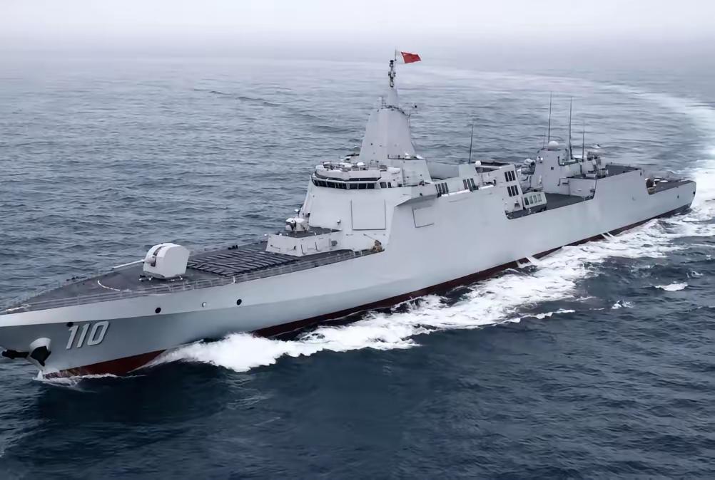 外媒：中国 055 型驱逐舰在菲律宾附近试射 YJ-20 高超音速导弹。
​据亚