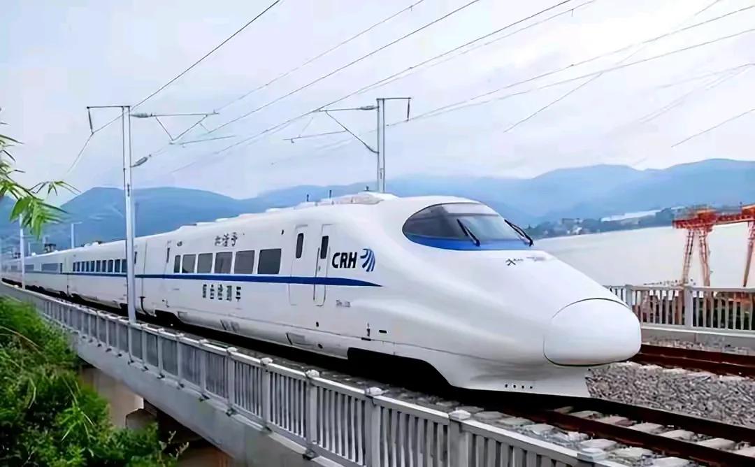 关于“深圳地下已经全部挖空，三层高铁站全部建在市中心下面”的说法，虽然听起来具有