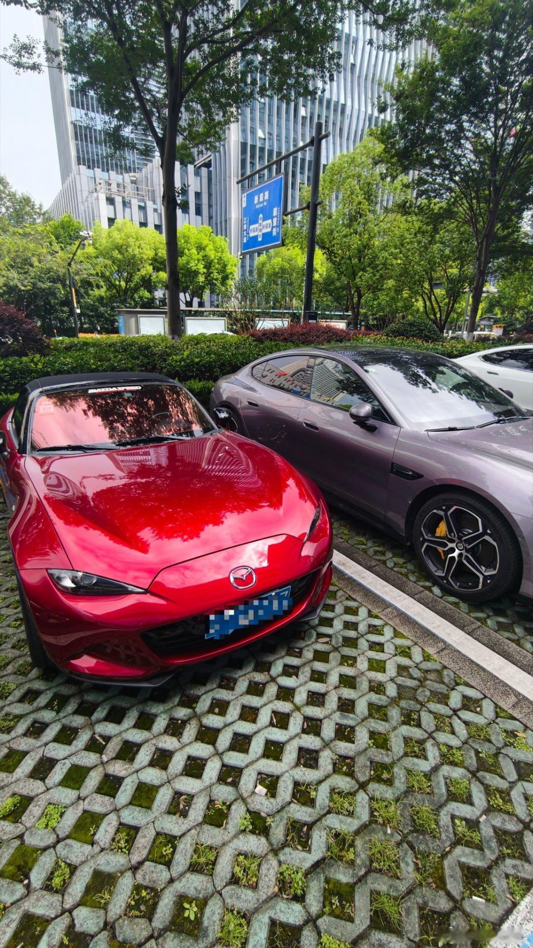 想到 MX5 小 没想到这么小还怪可爱的启子的车马自达mx5 杭州