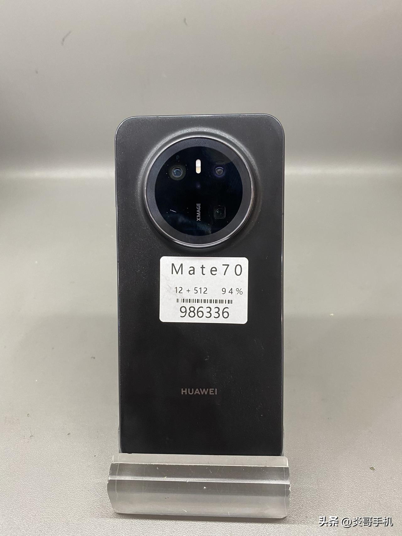 华为mate70 12+512 99新  作为华为主力机型，已经掉价2000多下