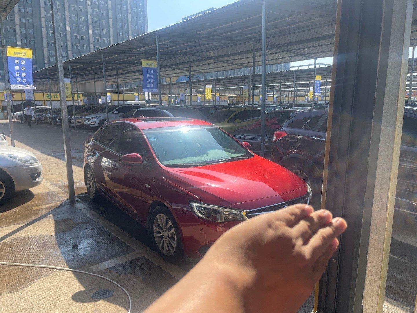 没钱没时间去健身的我们，洗车自己安排上既锻炼了身体，又节省了开支一举两得 卖车的