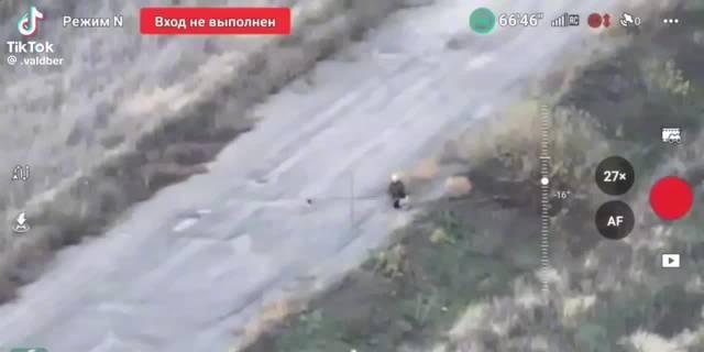 ¹ 常常走在路上想到这些画面真实发生着，就觉得情感系统过载，不知道该骂谁。² 真