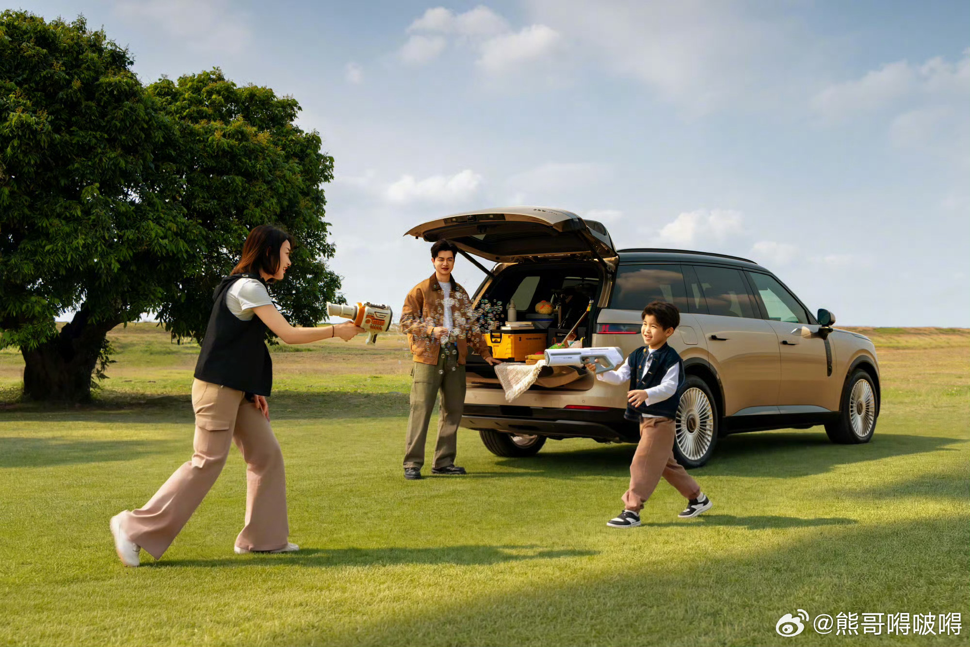 领克900大五座万物皆可装领克900大五座的核心价值在于“空间重构”，而非简单砍