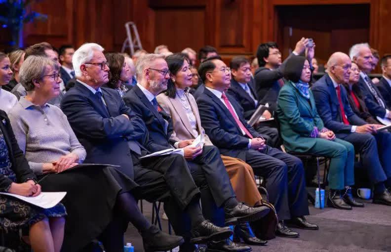 马克龙拒绝加入“新联合国”，特朗普：给法国加200%关税特朗普突然又整了个大动作