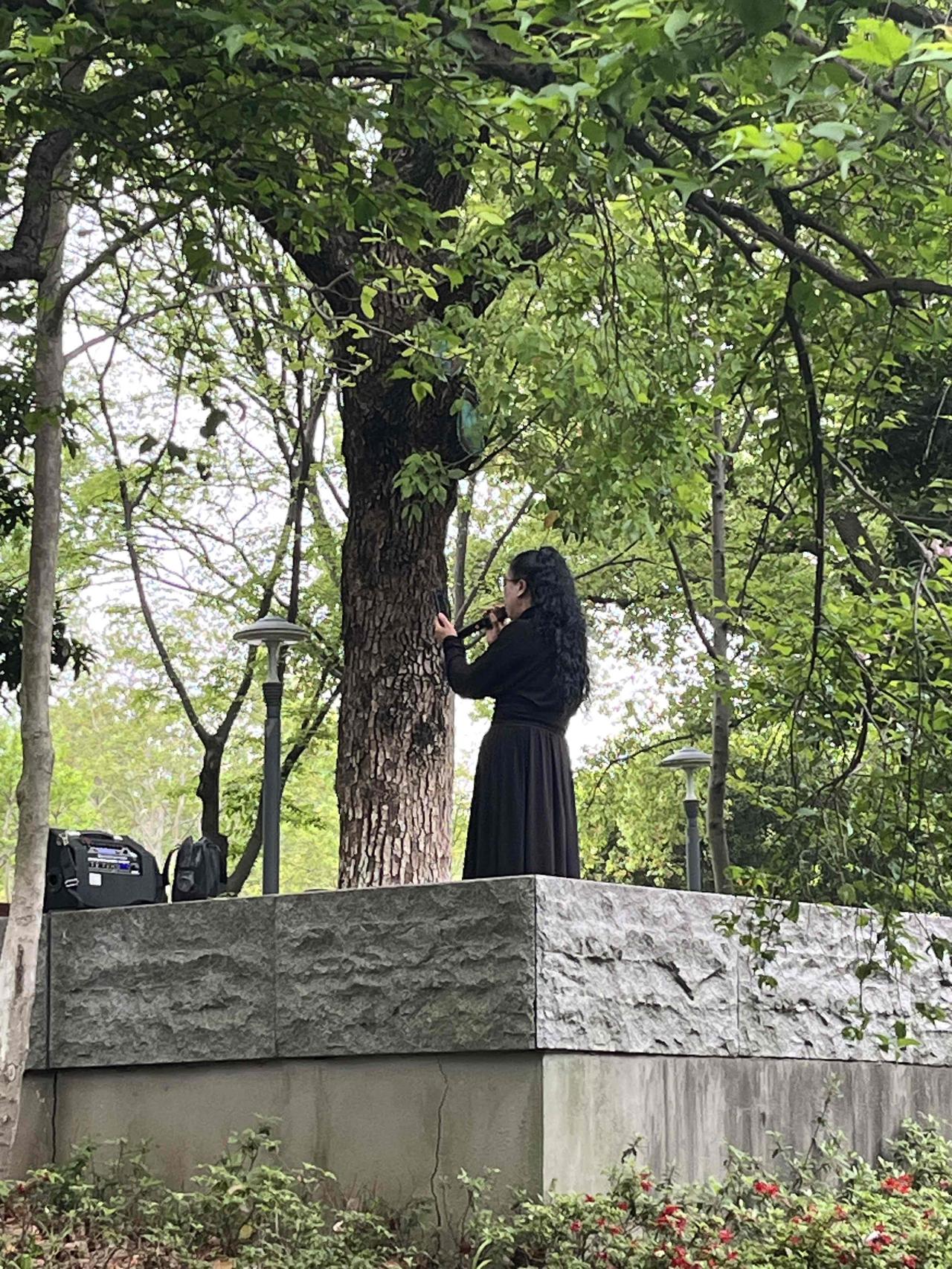 【如果不缺钱，你还会工作吗】
大概率会。
理由如下：
1、不缺钱，财务自由，说明