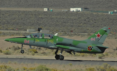 每天认识一件兵器 L-39“信天翁”教练机［捷克］机长：12.13米翼展：9.4