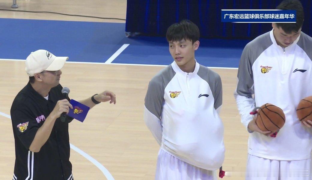 主持人问徐杰几个月了吗？