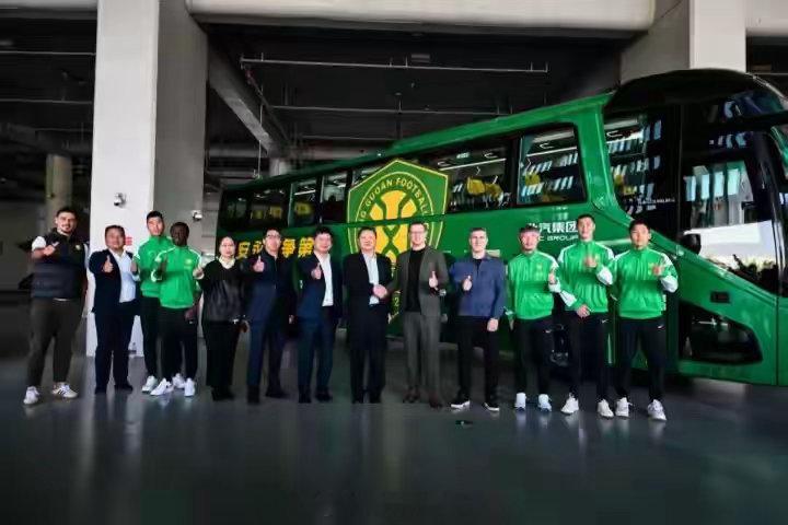 国安新定制大巴满足球员休息需求 三款车型正式交付，定制大巴成为球队出行保障的一环