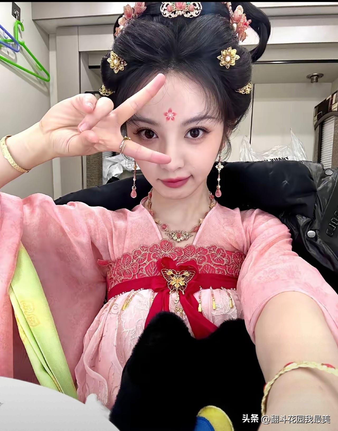 我有种强烈预感，

《逐玉》大概率会拿下2026年度剧王！

目前看到开播就是王