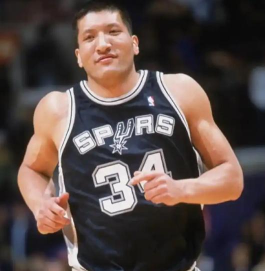 NBA 的养老金规则写得很死，只要你打满 3 个赛季，这张终身饭票就焊死了。巴特
