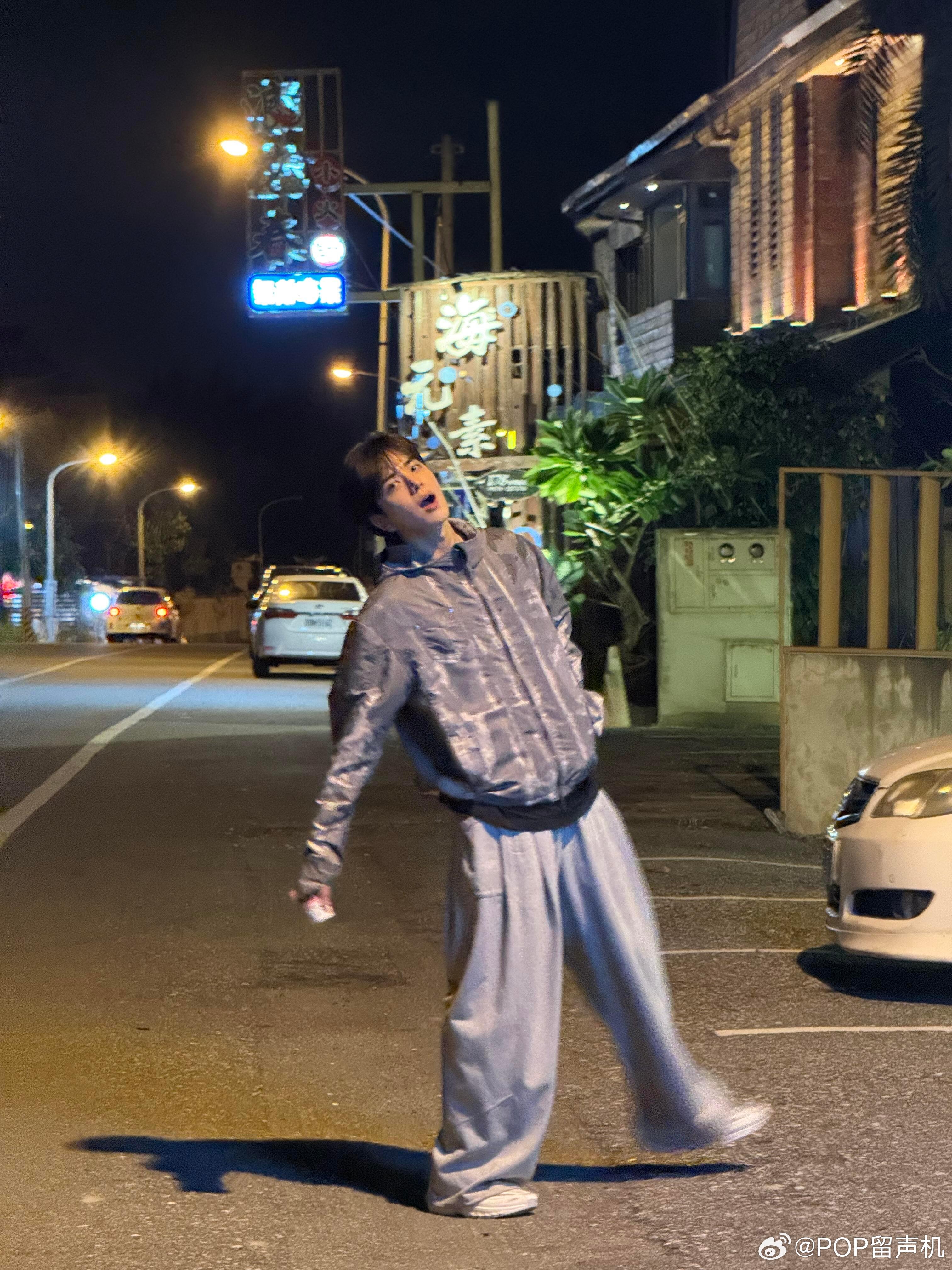 金泳勋更新，男男友感十足 