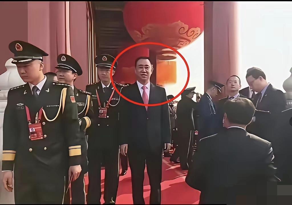 上世纪九十年代，没有大型活动时，天安门是可以买票登楼参观的。
    当时的门票