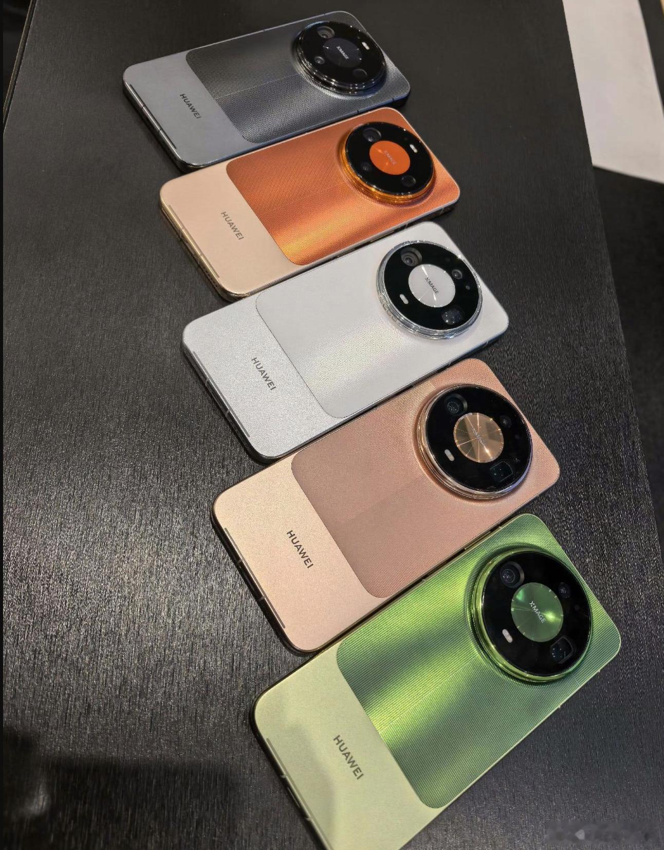 华为Mate90门店样机到店？据说明天可以到店摸真机看外观了。全系回归星环设计，