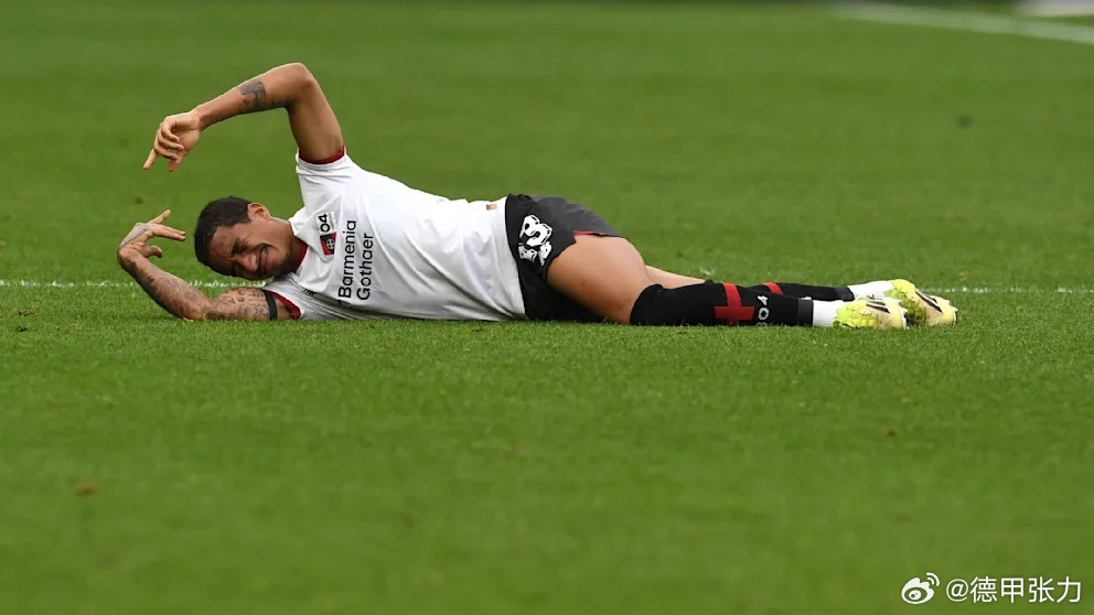 巴斯克斯刚伤，阿图尔又是一个严重受伤，塔佩则刚刚复出，勒沃库森这右路真的太脆了…