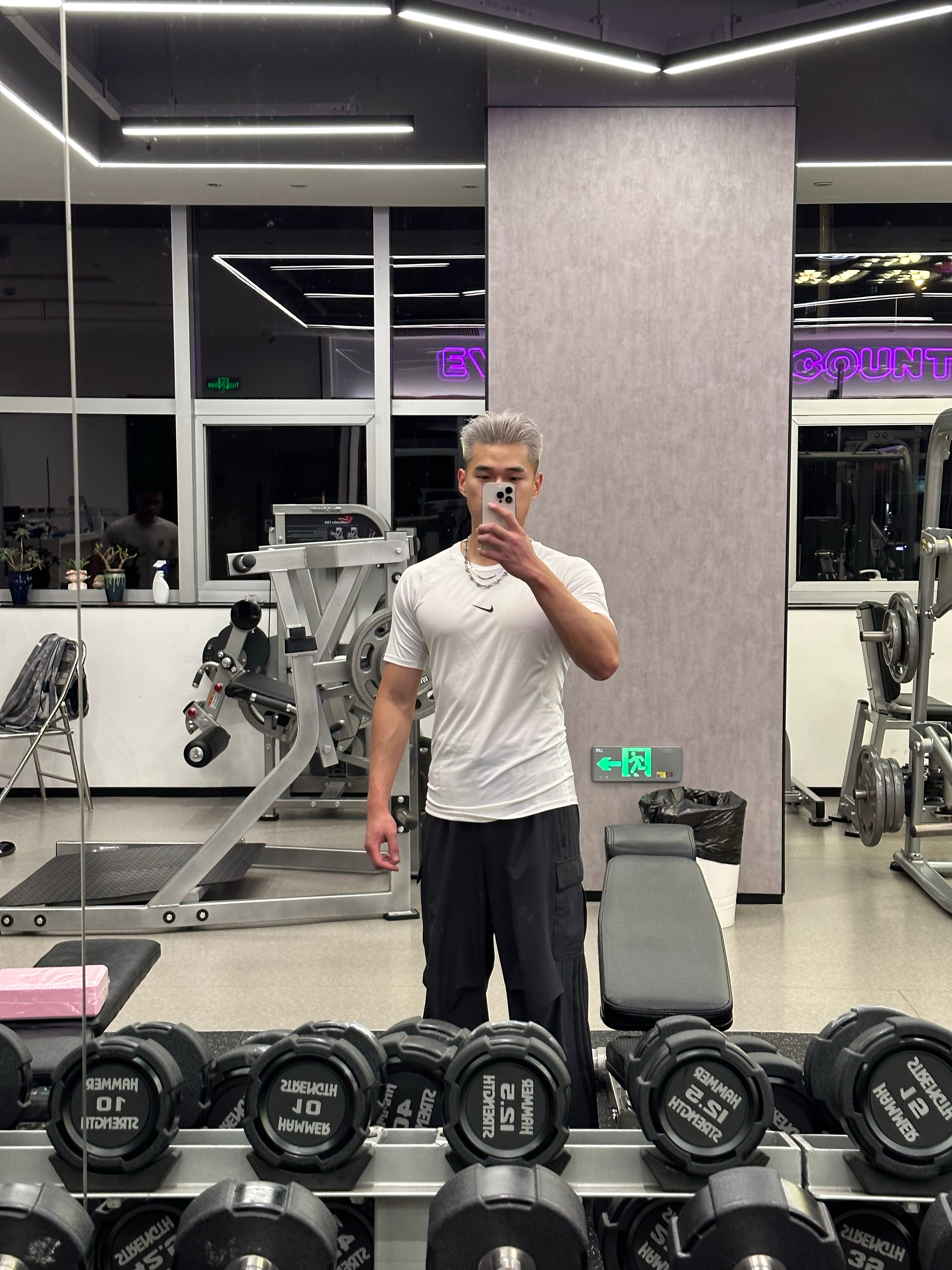 聪式生活 今天卧推90kg，挑战失败，难受了🥲 ​​​