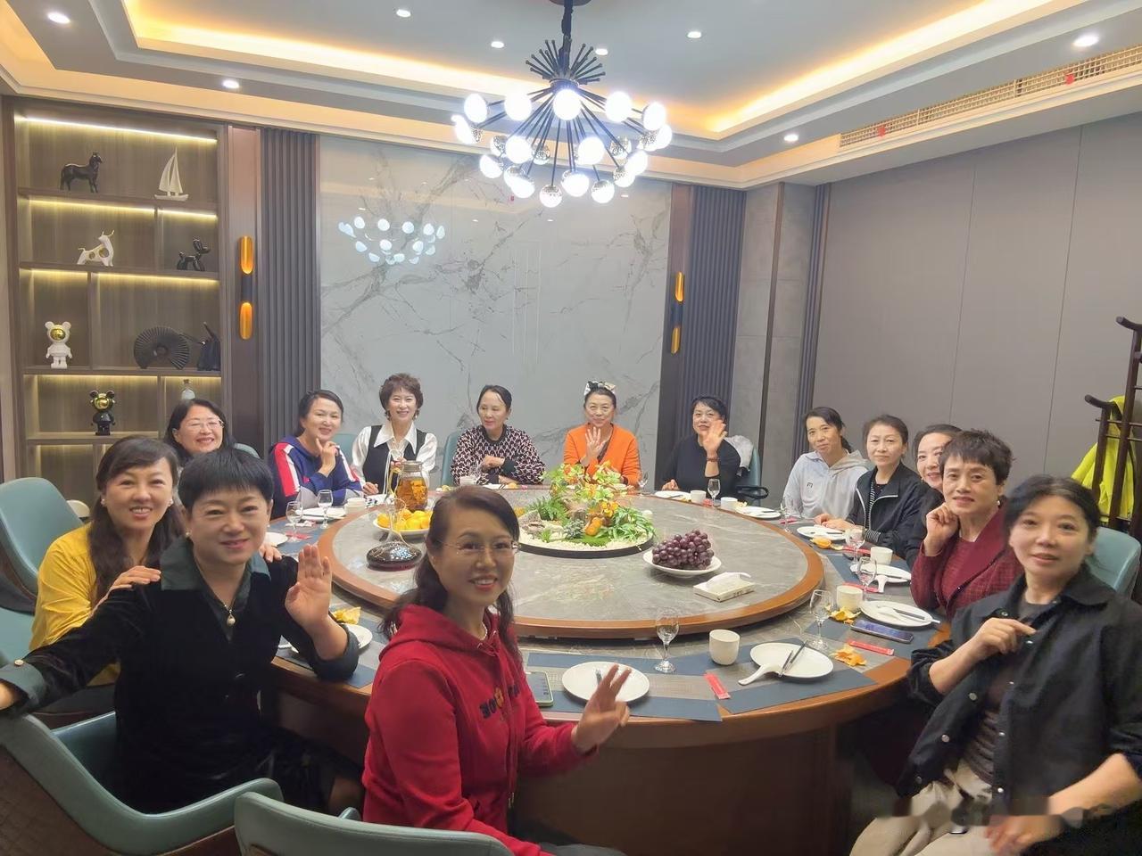 在共和国76周年华诞之时，牡丹江的十四位老美女齐聚一堂。
十一假日期间，在牡丹江