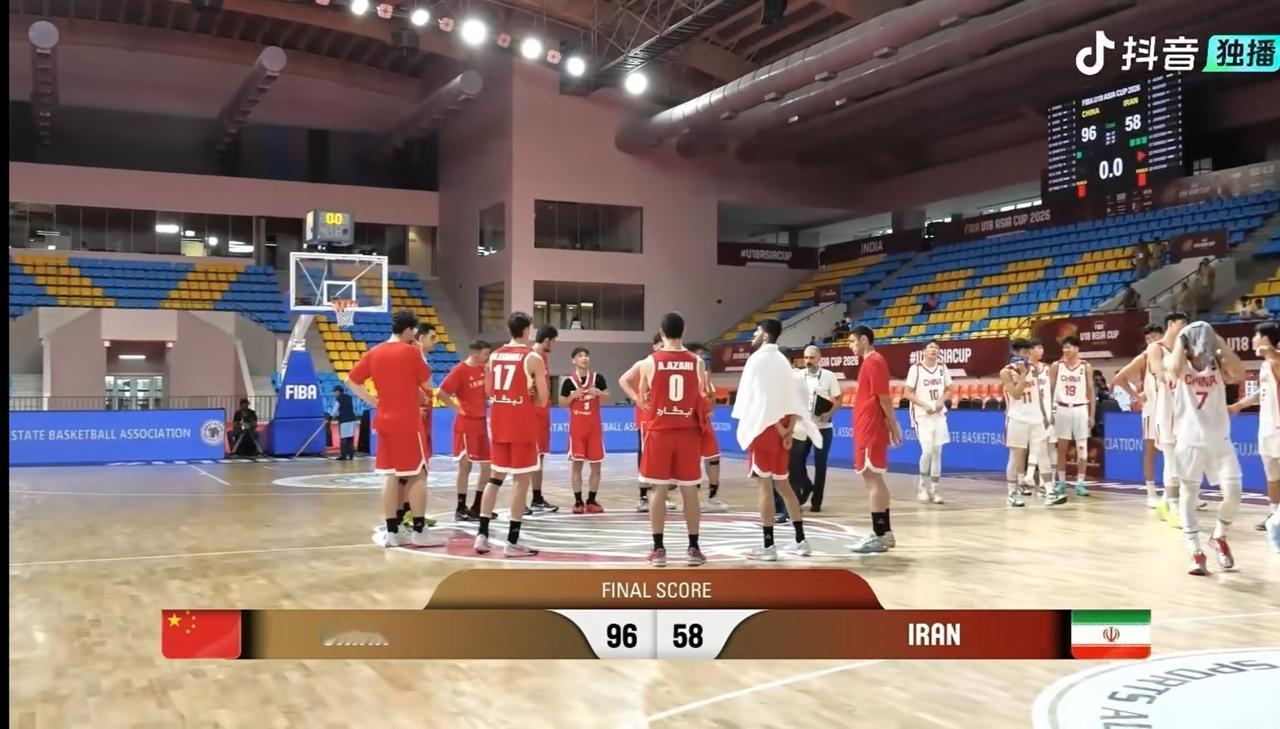 U18男篮世界杯小组赛，
中国U18男篮—伊朗U18男篮，
前两场不温不火的李俊