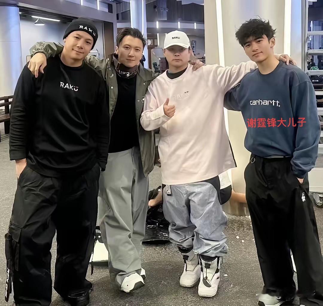 谢霆锋很大概率，会走上谢贤的老路，即使现在和王菲领证，也没法弥补：

风光了一辈