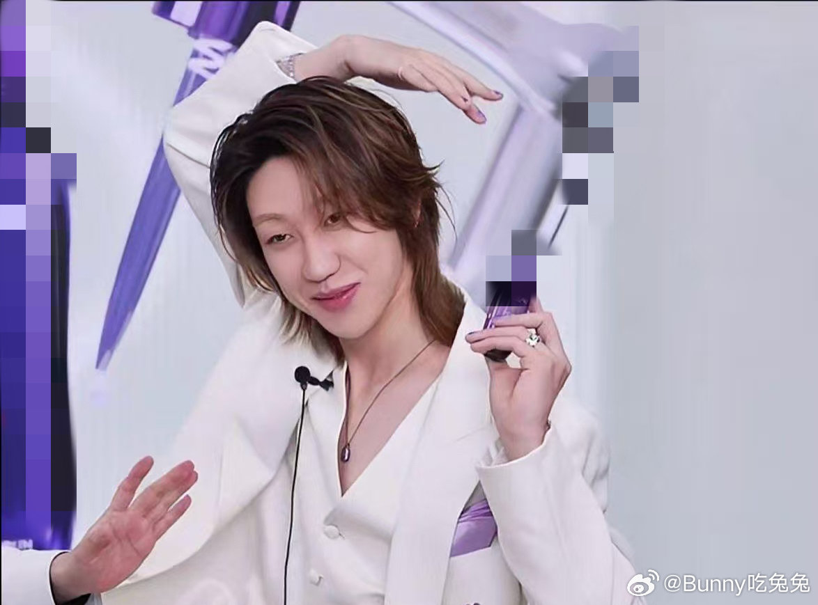 徐明浩又模仿徐冬冬了 徐明浩cos徐冬冬上瘾了 建议半永久这个模仿名场面，徐明浩