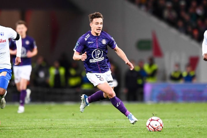 今日继续朝着好的方向出发！作品：巴黎圣日耳曼VS图卢兹   巴黎坐镇主场能否取胜