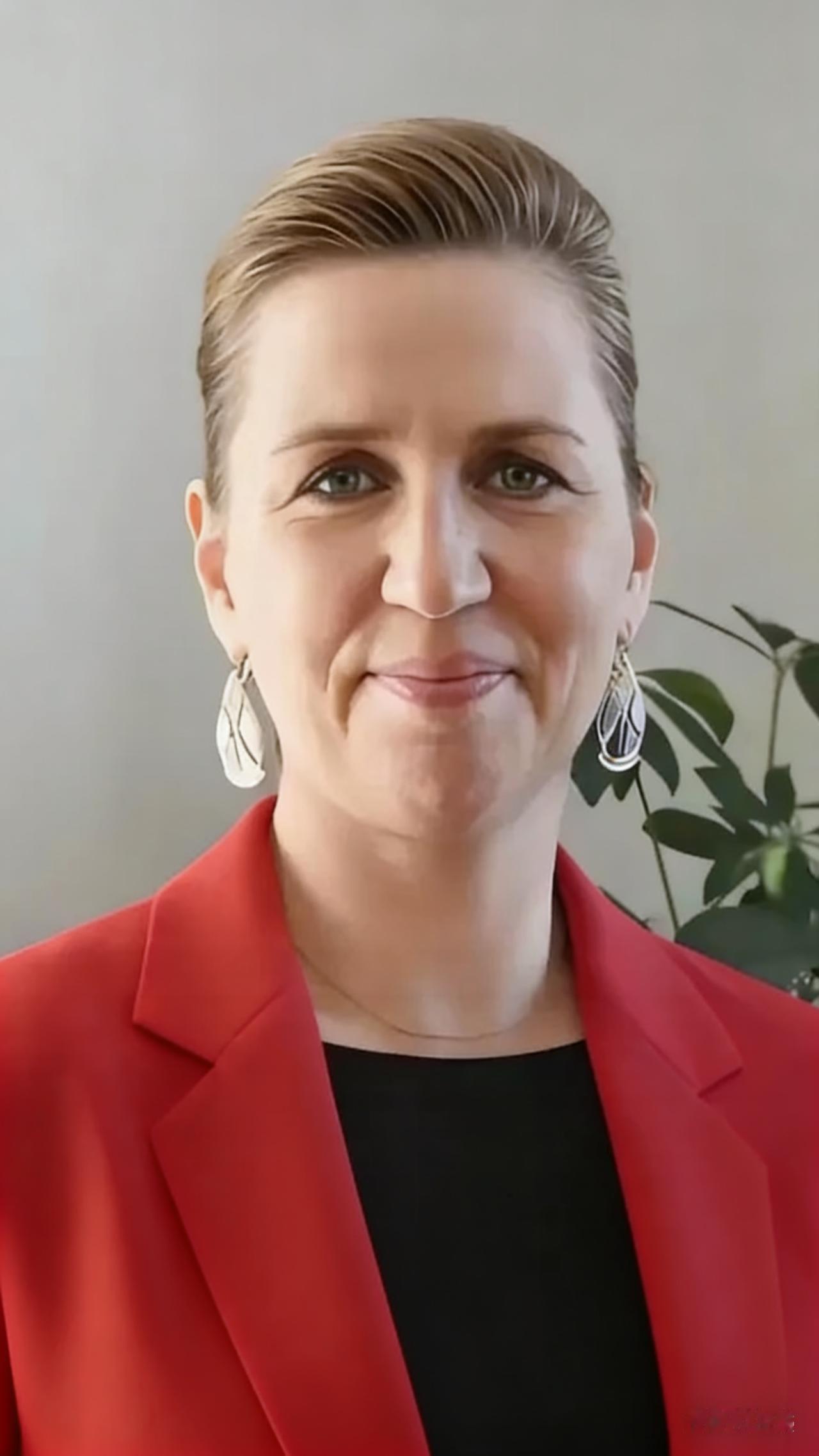 丹麦这次算是把“热脸贴冷屁股”演绎到了极致！

这就叫现世报，尴尬得我想替他们用