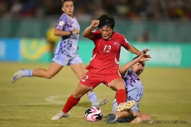 朝鲜女足卫冕冠军不是光凭意志赢球
北京时间11月9日凌晨，2025年U17女足世