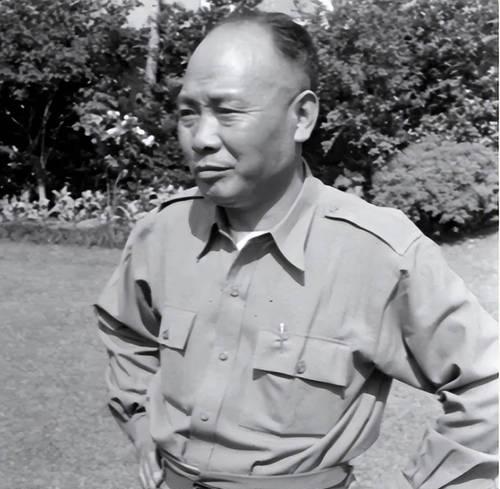 1947年，王仲廉被押去南京受审，汤恩伯替他求情，蒋介石骂道：“这就是你向我推荐