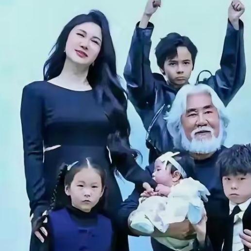 有网友给张纪中提建议，让他尽快带孩子做亲子鉴定，称几个孩子看着都不像他，别最后白