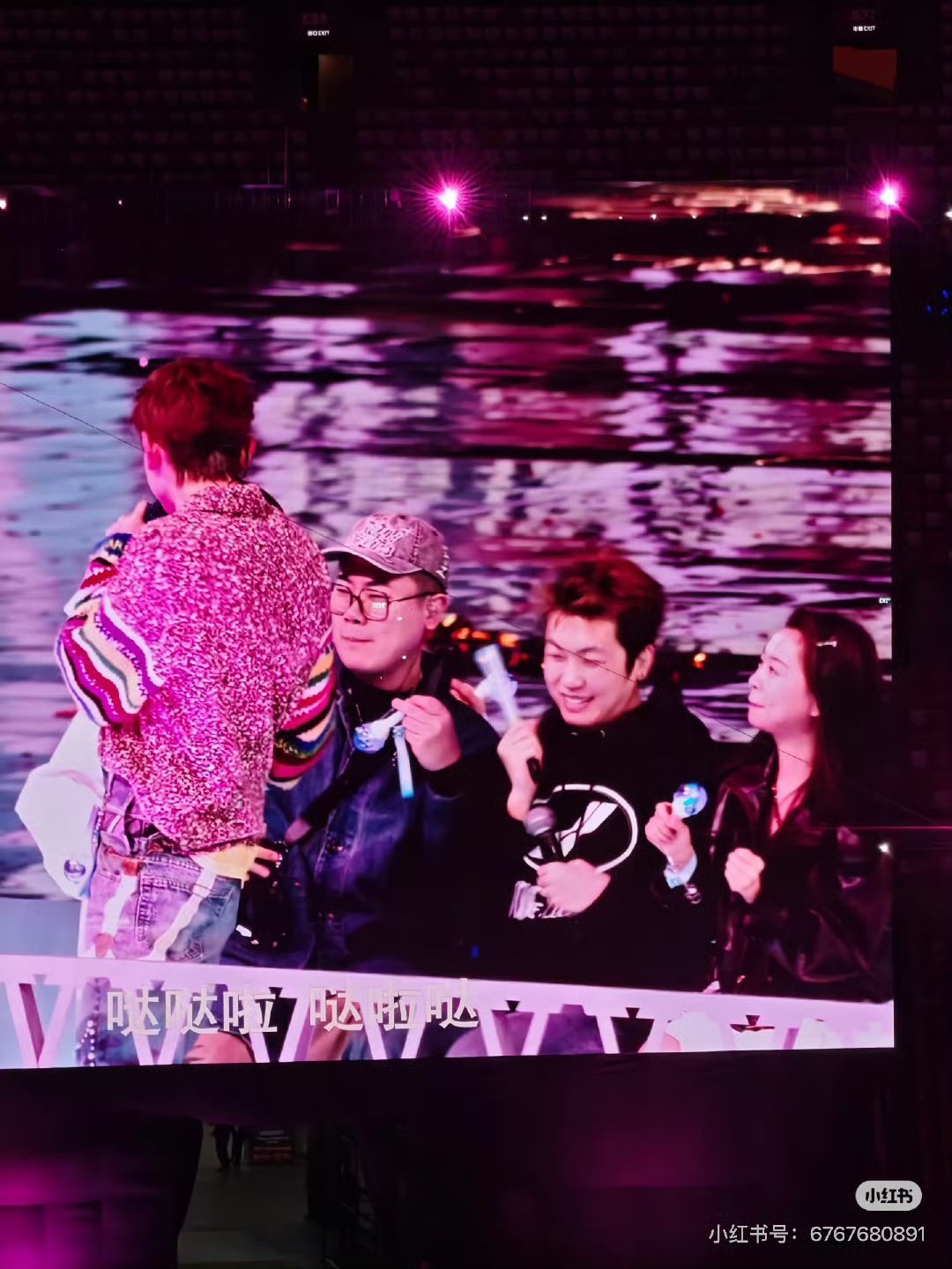 喜人在张杰鸟巢演唱会团建🎤张杰鸟巢演唱会惊喜不停!喜人奇妙夜集体团建，打卡JZ