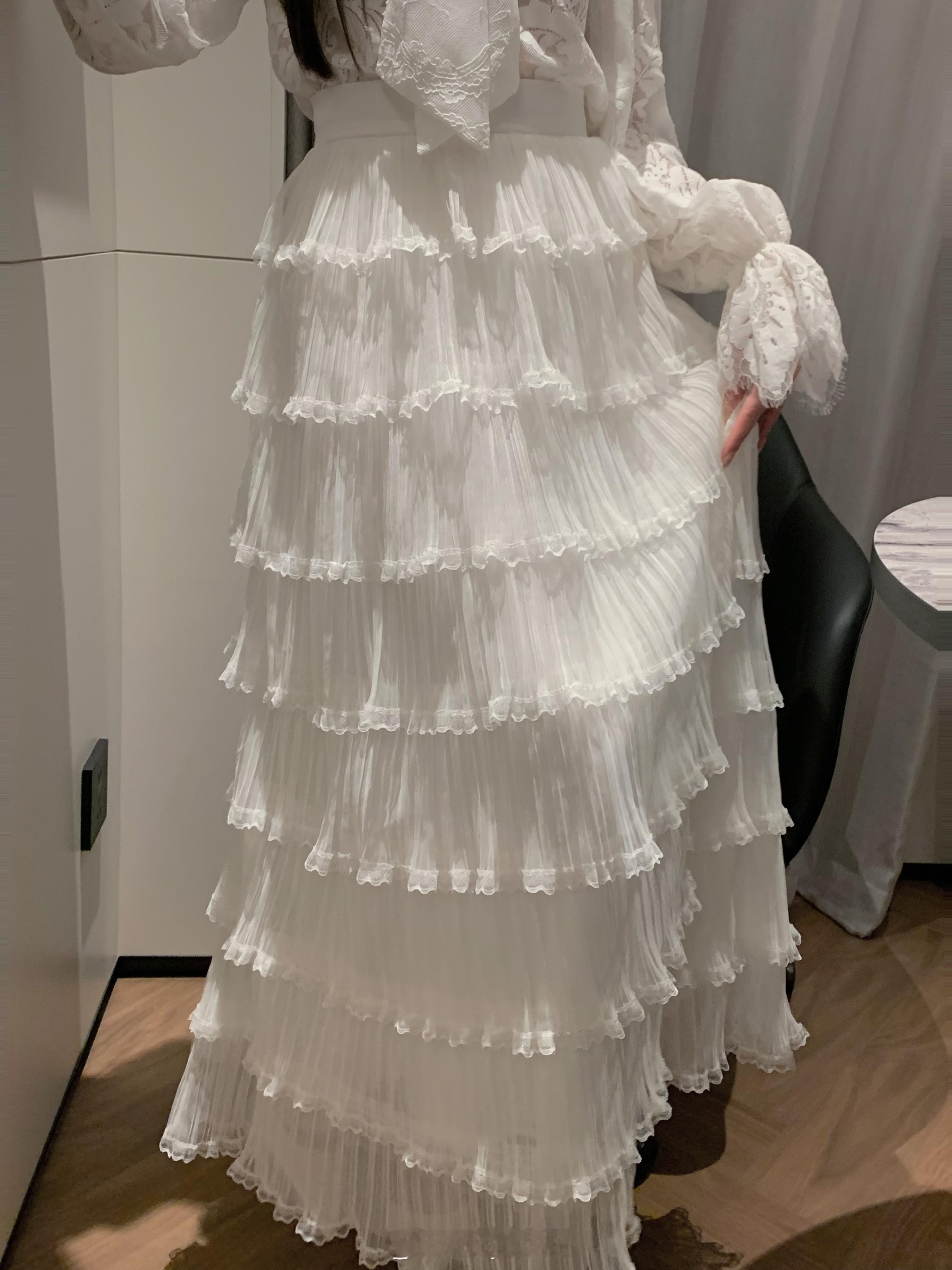 10.20 20:00  🆕 百搭纱裙，经典三色，层层叠叠的超大裙摆搭配皮草，